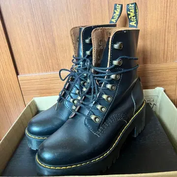새상품급 Dr.Martens LEONA UK4 23.0 닥터마틴