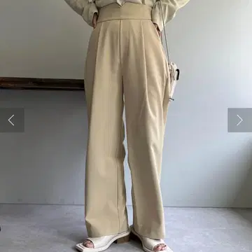 CAPRICIEUX LE'MAGE V컷 벨트 팬츠