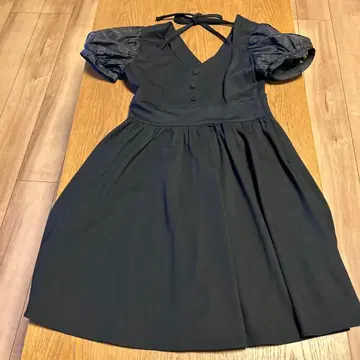 ToAlice 블랙 쉬폰 퍼프 소매 원피스