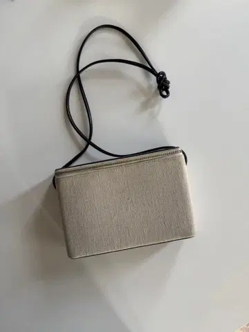 Aeta 숄더백