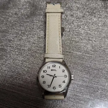 MHL. 손목시계