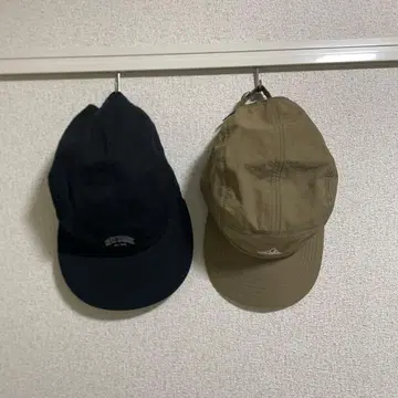 블랙과 카키의 캡 세트