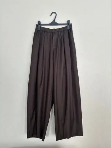 새상품급 mizuiroind 턱 와이드 팬츠 브라운