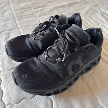 On 러닝화 블랙 경량 쿠션