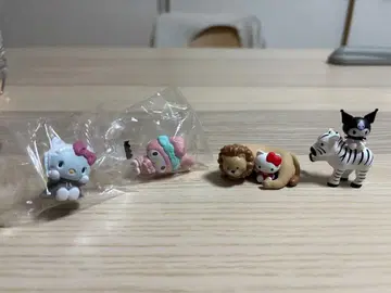 산리오 헬로키티 쿠로미 마이멜로디 가챠가챠 콜라보 피규어