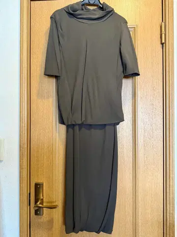 요건 레일 블랙 실크 반팔 셋업