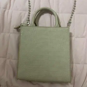 베이지 크로커다일 패턴 숄더백