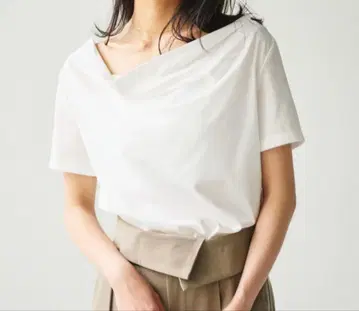 Aimeme 드레이프 오프숄더 티셔츠 화이트