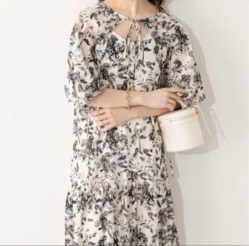 정가의 반값 CHICO 꽃무늬 원피스