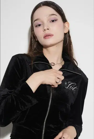 luvistrue 벨벳 집업 블랙