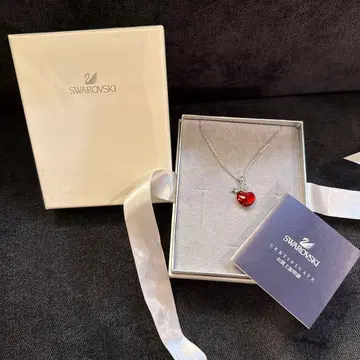Swarovski 빨간색 하트 모양 목걸이