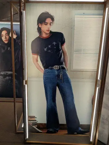 [현진 착용 세트] guess 티셔츠 데님 팬츠 동일 모델 스키즈