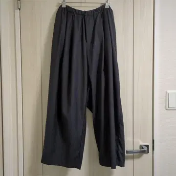 새상품급 mizuiro ind 턱 와이드 팬츠 차콜 그레이