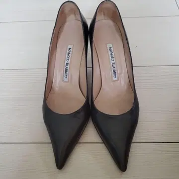 마놀로 블라닉 블랙 펌프스 35