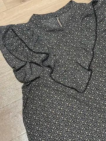 꽃무늬 슬리브리스 셔츠 네이비/모리걸