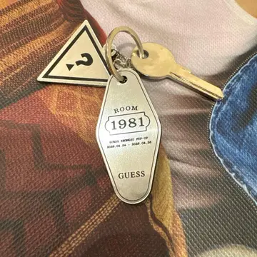 스키즈 현진 GUESS 룸 키링 한국 POPUP 입장 특전