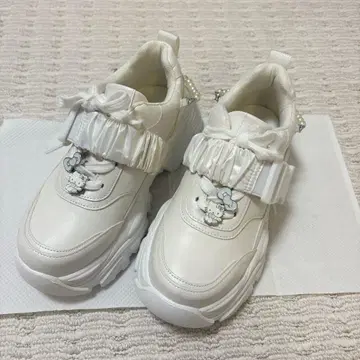 [ 23.5cm ] 올리브 데 올리브 헬로키티 콜라보 스니커즈