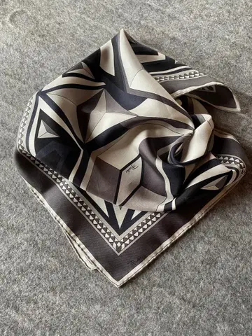 에밀리오 푸치 스카프