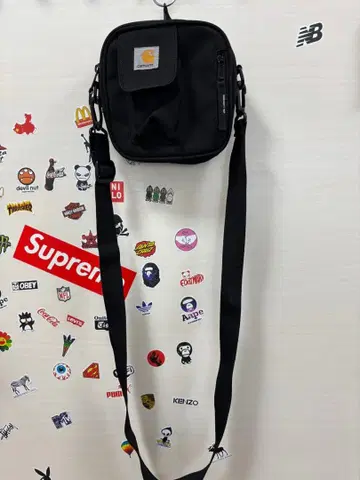 새상품급 Carhartt 블랙 숄더백 새상품급