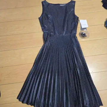 ROSE BUD 네이비 도트 무늬 원피스