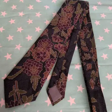 카와타 꽃무늬 넥타이 다크 퍼플