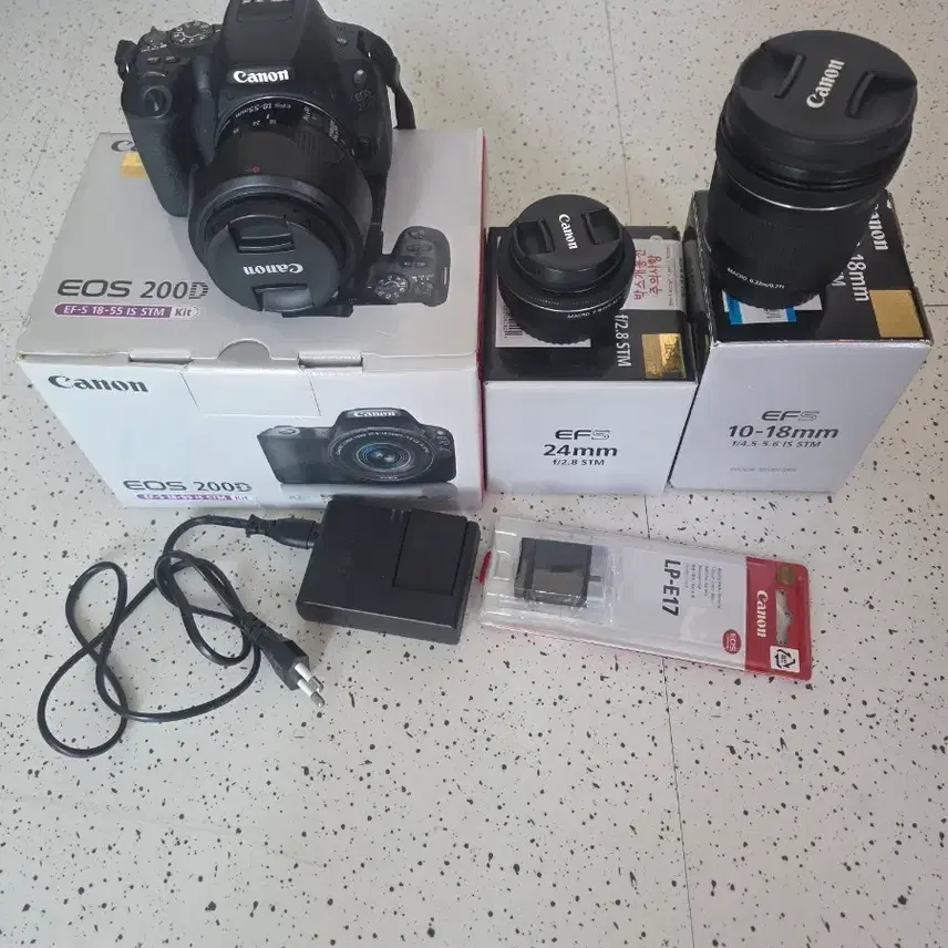 캐논 EOS 200D + 렌즈 세트 (10-18/24/18-55)
