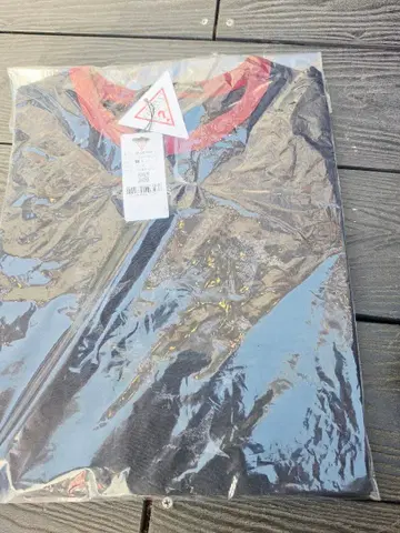 StrayKids 스키즈 GUESS 현진 착용 티셔츠