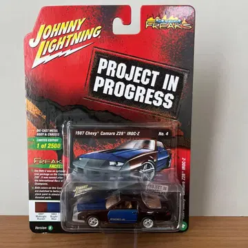 Johnny Lightning Chevy CamaroZ28 IROC-Z