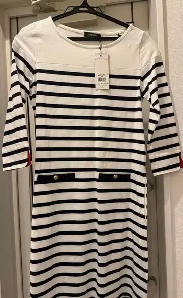 새상품 러브리스 보더 원피스 LOVELESS