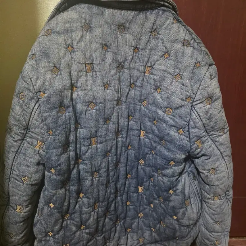 루이비통 퍼랠 패디드 데님자켓 사진 3
