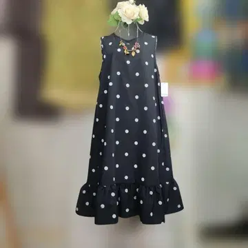 새상품 추가 OFF 블랙 도트 무늬 슬리브리스 원피스 9509