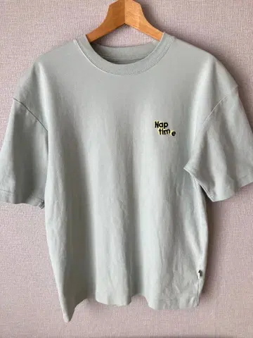 Nissy Naptime. 스카이블루 꽃무늬 T셔츠 M사이즈