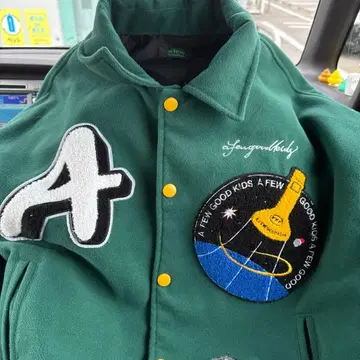 자수 장식 그린 바시티 자켓