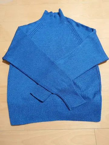 마가렛호웰 2023ss 린넨 코튼 실크 니트 블루