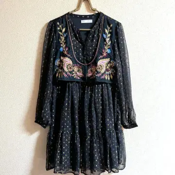 ZARA 미니 원피스 가슴 부분 선명한 자수 시스루 소재 이너 포함