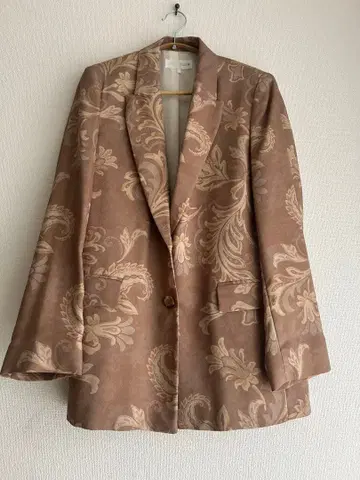 ZARA 꽃무늬 테일러드 자켓 베이지