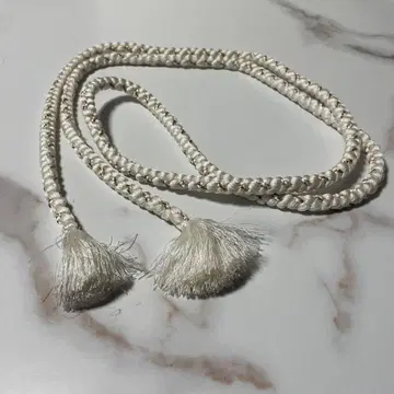 화이트 꼬임 허리띠 술 장식 포함