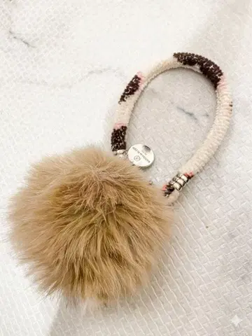 LOVERARY BY FEILER 페이 스트랩 퍼 폼폼