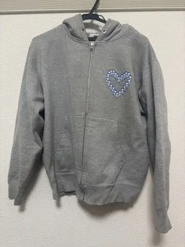 ARAKI 그레이 후드티 하트 장식