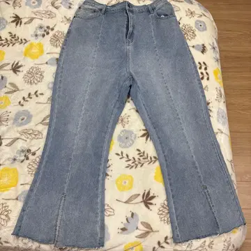 푸뉴즈 PUNYUS 프론트 슬릿 데님 플레어 청바지 사이즈 4L