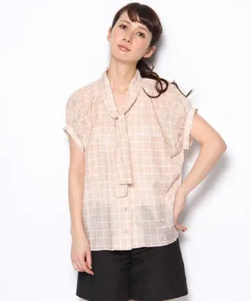 새상품급 SACRA 사쿠라 체크 타이 숏 슬리브 디자인 블라우스 38 M