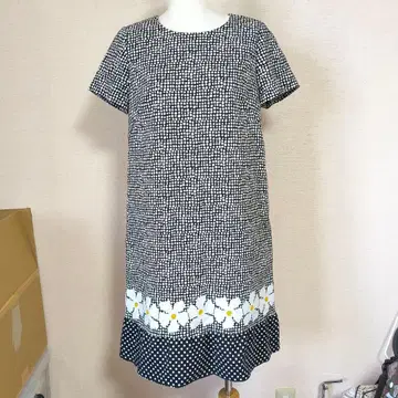 Firosa 블랙과 화이트 도트 무늬 반팔 원피스 꽃