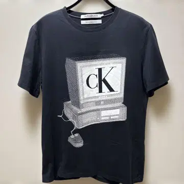 Calvin Klein 티셔츠