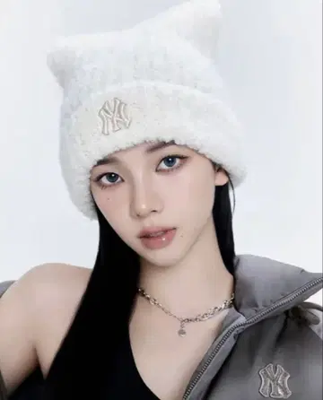 MLB korea 고양이 귀 니트 비니 aespa 카리나 착용