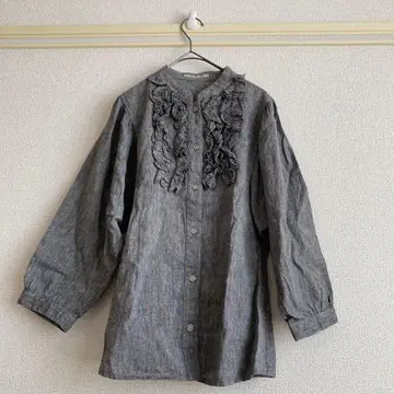 SCOT CLUB 프릴 달린 그레이 셔츠 오부소매