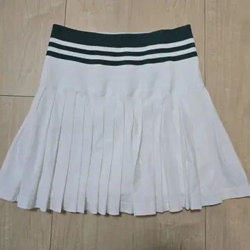 Wilson 화이트 플리츠 미니 스커트