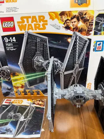 LEGO Star Wars 75211