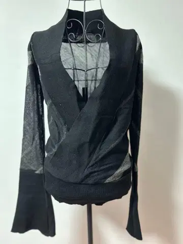 블랙 랩스타일 니트탑 긴팔