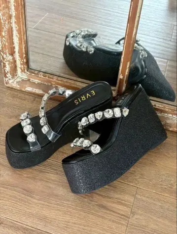 EVE RIS 비쥬 장식 웨지 샌들