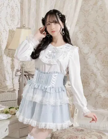 노에미 메니 리본 레이스업 블라우스 페일 블루